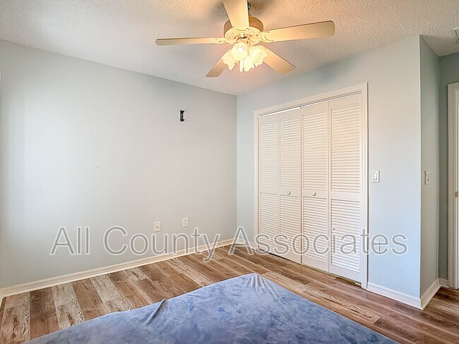 Building Photo - 1007 S Pointe Alexis Dr