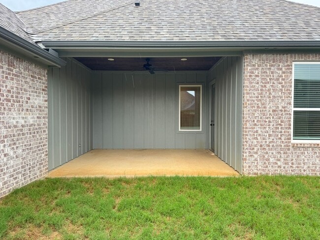 Building Photo - 7035 Hillside Ave