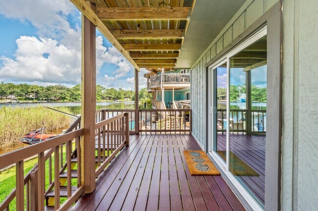 Building Photo - 200 White St