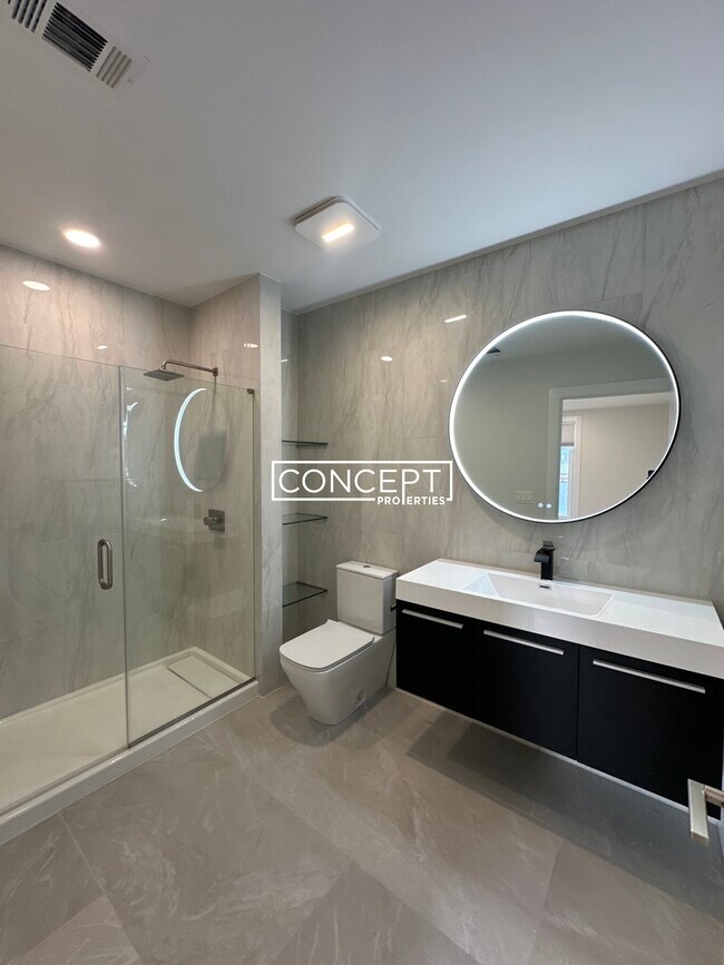 Building Photo - 194 Sumner St