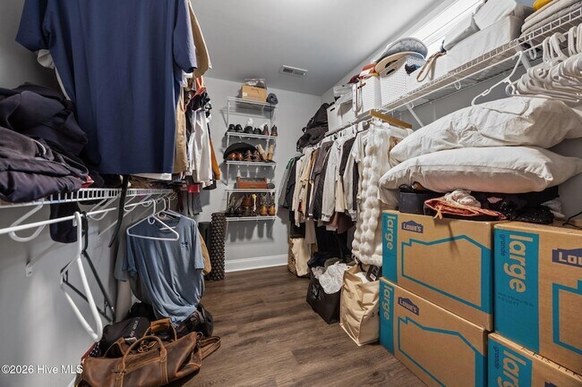 Building Photo - 521 N Hale St