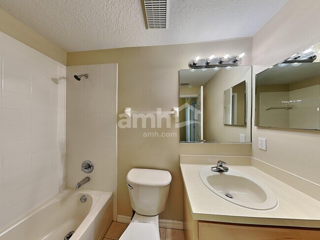 Building Photo - 15238 Searobbin Dr