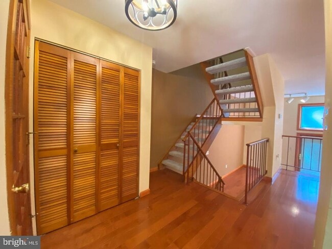 Building Photo - 49 Helios Ct