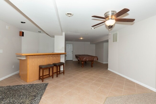 Building Photo - 4 bed, 3.5 bath Single Family Home in Charles Town, WV