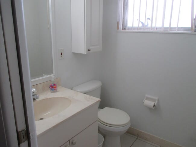 Building Photo - 2951 Ashley Dr W