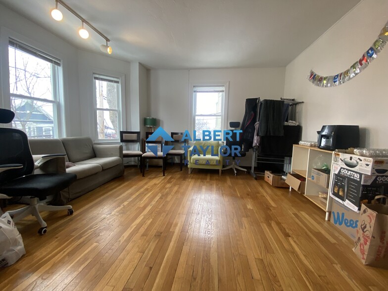 Primary Photo - 91 Sheridan St