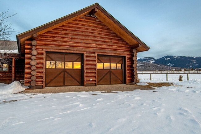 Building Photo - 1330 Larsen Ln