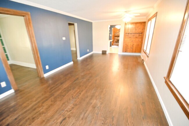 Building Photo - 2 bedroom 2 bath home with 2 story garage