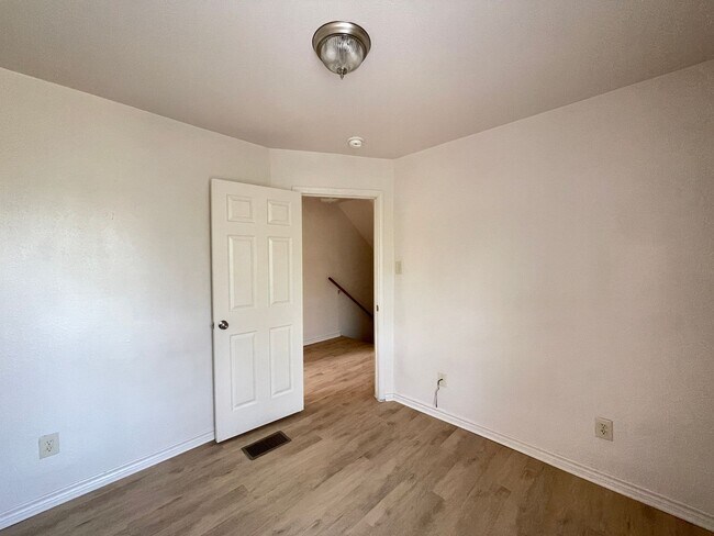 Building Photo - 403 E French Ave