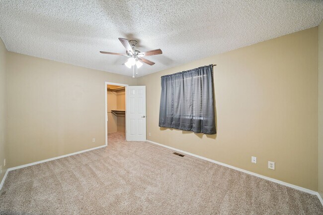 Building Photo - House for Rent 3 Bedrooms 2 Bath !!!!!