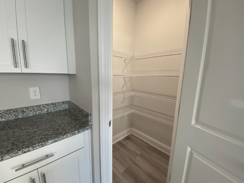 Building Photo - 4550 Skywood Ln