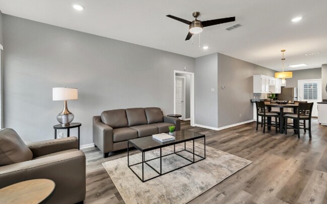 Building Photo - Beautiful 4 bed 4 bath