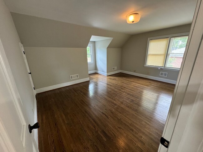 Building Photo - Beautifully Remodeled 4-Bedroom Home with ...