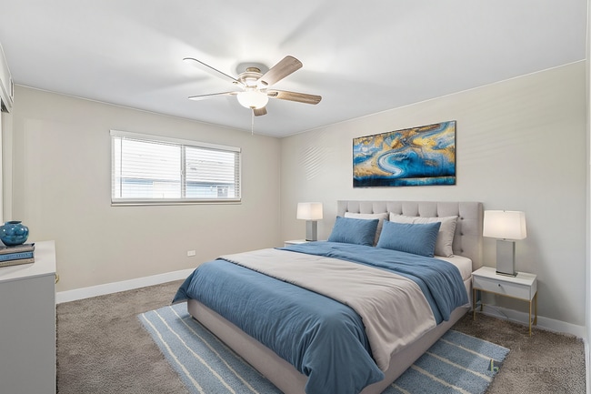 Spacious Bedroom - Lamar Station