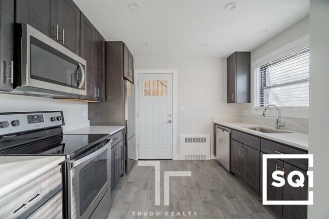 Building Photo - 2 bedroom in Chicago IL 60626