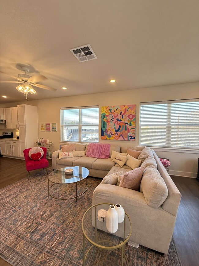 Building Photo - 610 Whitham Ave