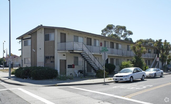 Primary Photo - 2000 Broadway Ave