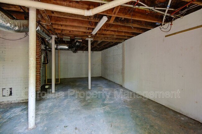 Building Photo - 607 W 19th Ave