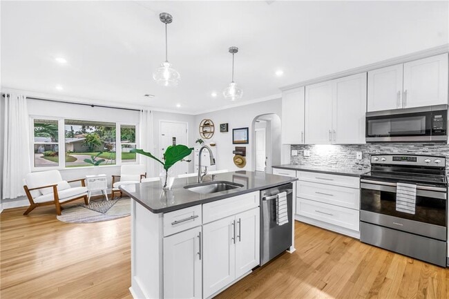 Building Photo - 2421 Covina Way S