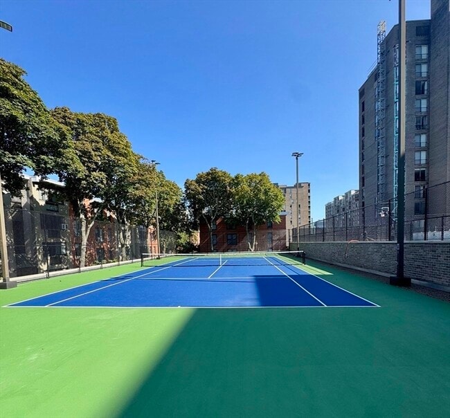 Building Photo - 33 Pond Ave