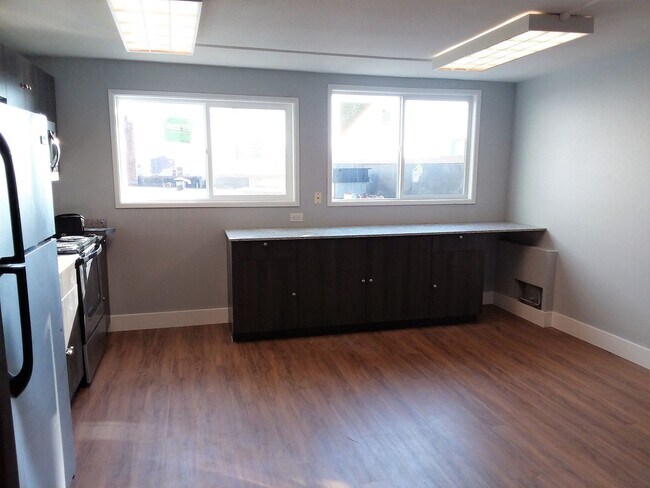 Building Photo - 209 1/2 W Holly St