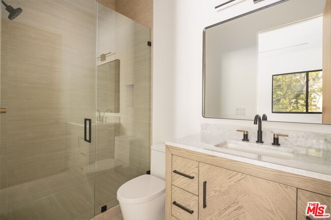 Building Photo - 1931 Sunset Plaza Dr