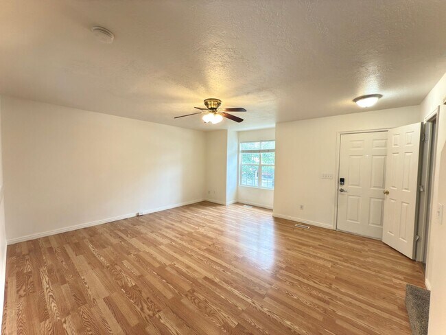 Building Photo - 533 S 450 E