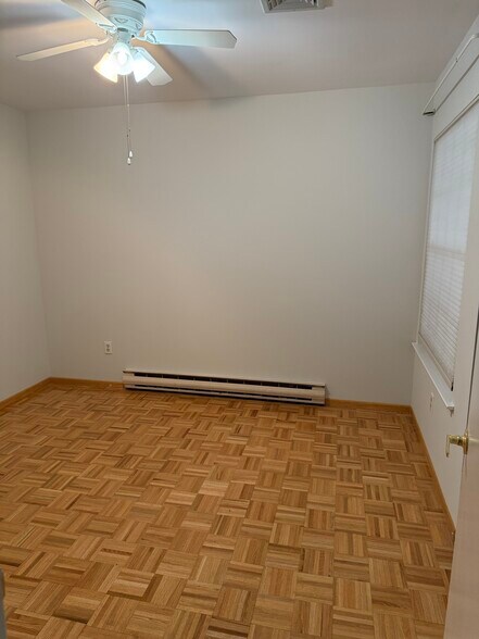 Building Photo - 80 Mountain Ct