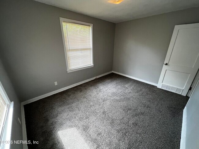 Building Photo - 5035 Campenella Dr