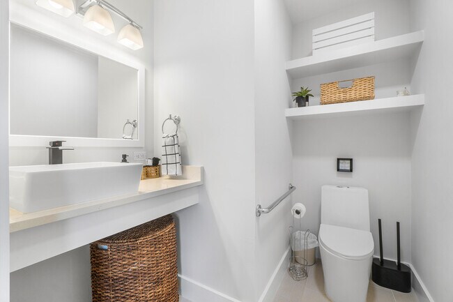 Building Photo - 43 W Plumosa Ln