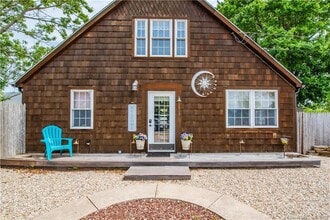 Building Photo - 11 Cove St