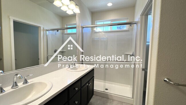 Building Photo - Newer 3bd/2.5ba West Sacramento Home with 2 Car Garage!