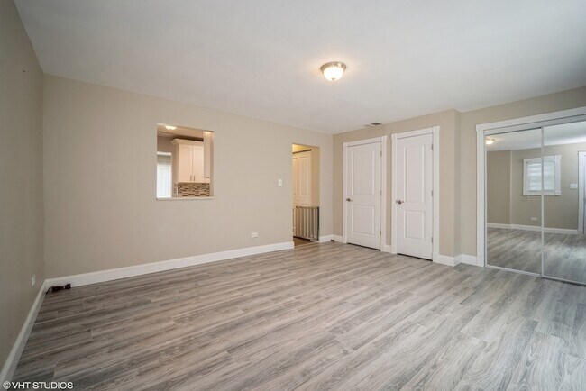 Building Photo - 685 Anthony Trail