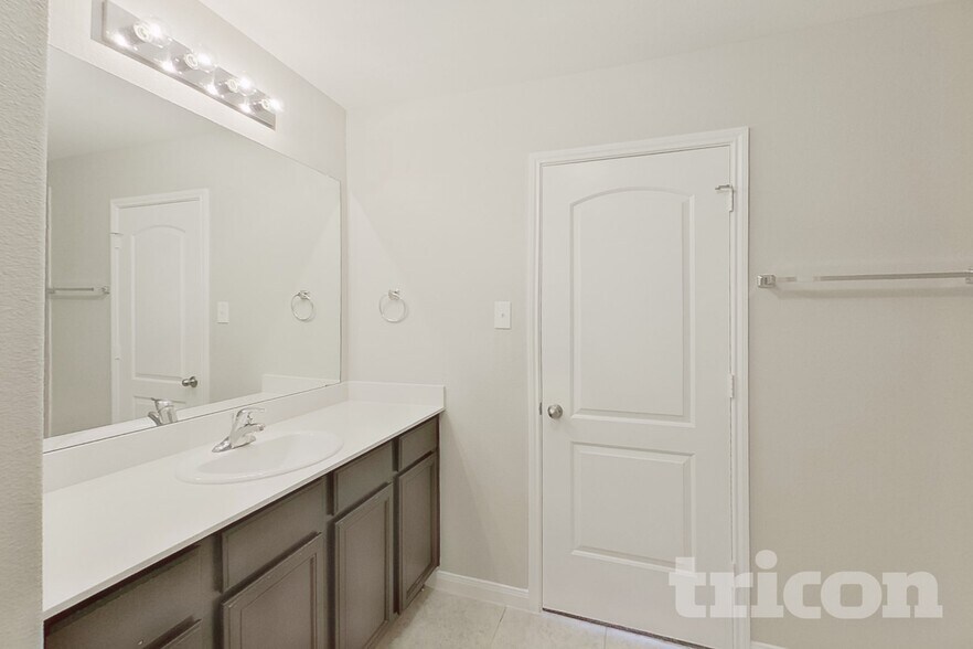 Building Photo - 6312 Jasper Lake Dr