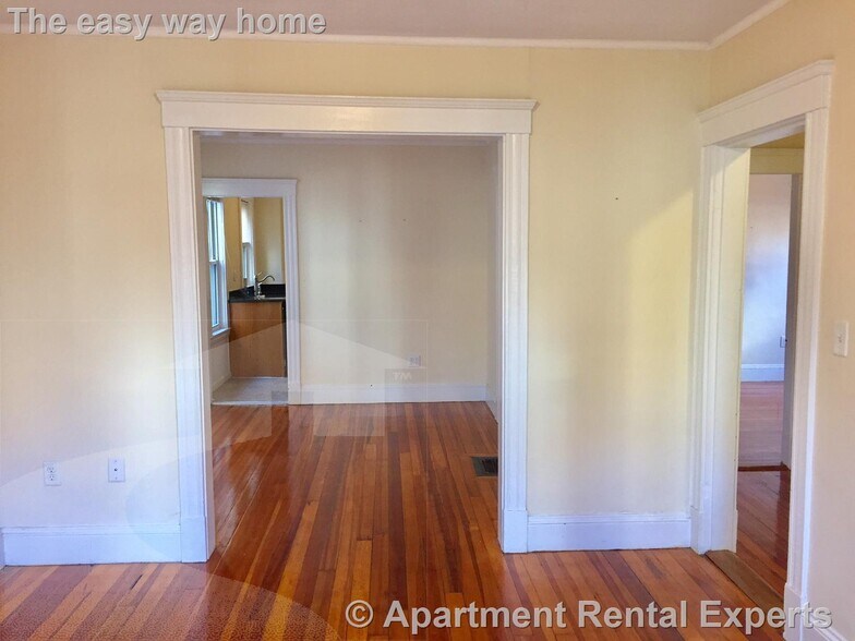 Building Photo - 9 Orrin St