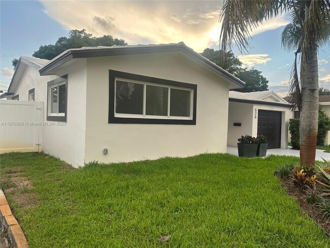 Building Photo - 526 S Rainbow Dr