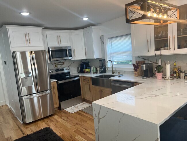 Building Photo - 89 N Munn Ave