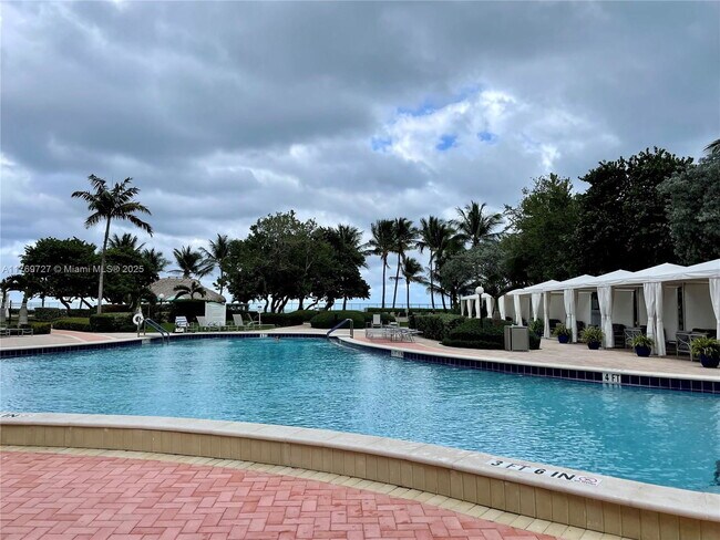 Building Photo - 3001 S Ocean Dr