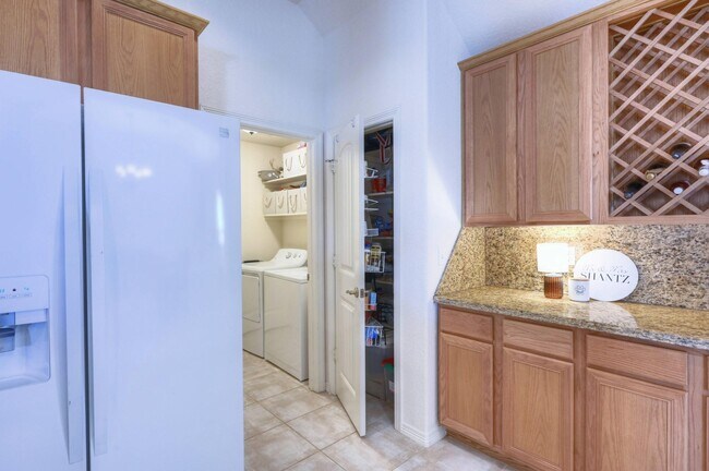 Building Photo - 108 Cove Cir