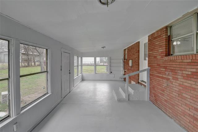 Building Photo - 1002 N Stewart St