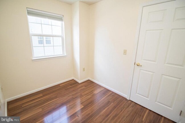 Building Photo - 45522 Westmeath Way