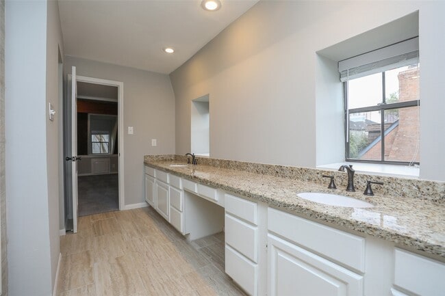 Building Photo - 5370 Brownway St