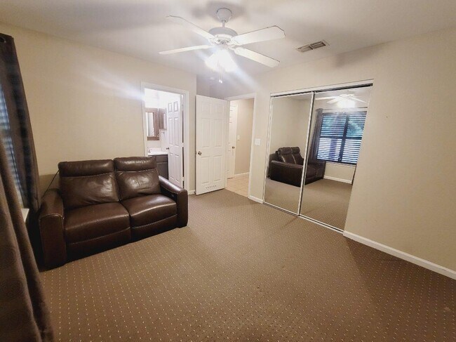 Building Photo - 741 White Dr