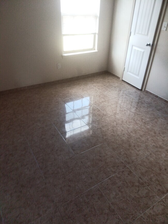 Building Photo - 2007 89th St