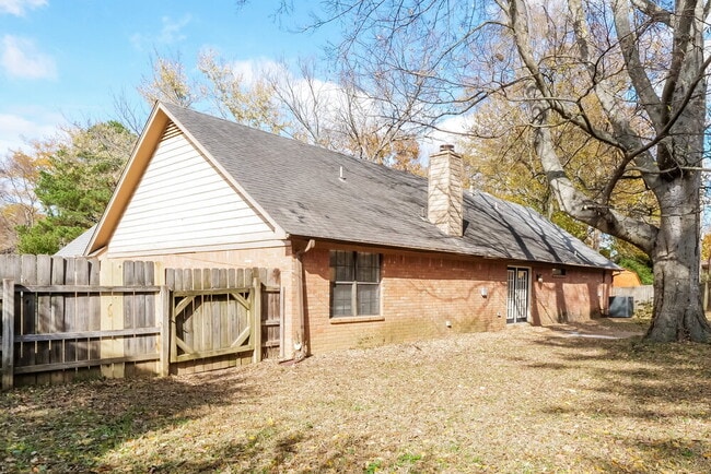 Building Photo - 8139 Creek Way Cove