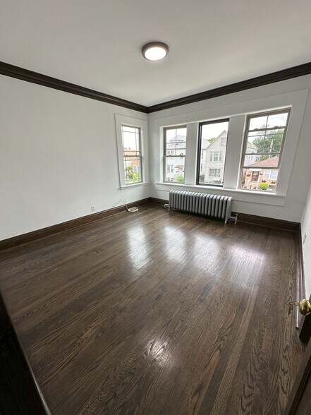 Primary Photo - 2535 N Linder Ave