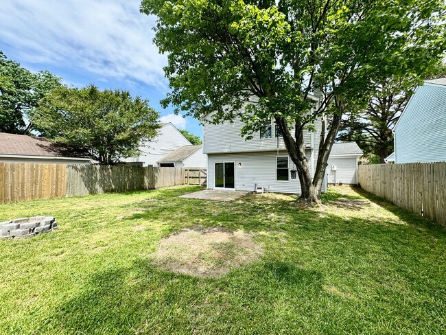 Building Photo - Available 05-07-26! Charming Home With A Wrap-Around Porch! Pet Friendly - Fenced Yard - Excellen...