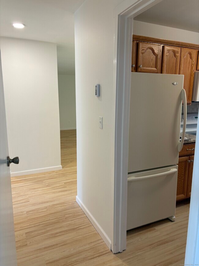 Building Photo - 457 Heritage Vlg