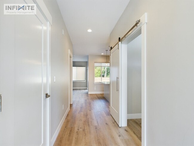 Building Photo - Bozeman Stunner!