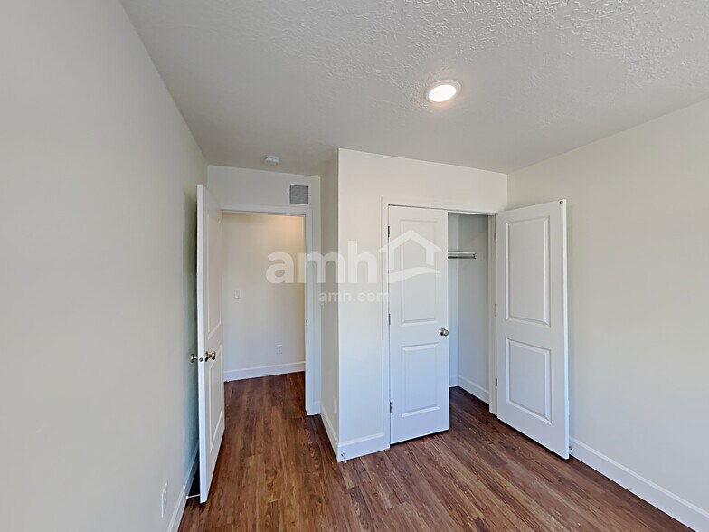 Building Photo - 6046 S Jordan Pkwy W
